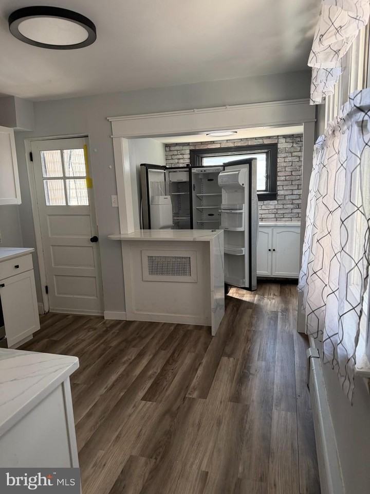 7609 Torresdale Ave - Photo 4 of 27