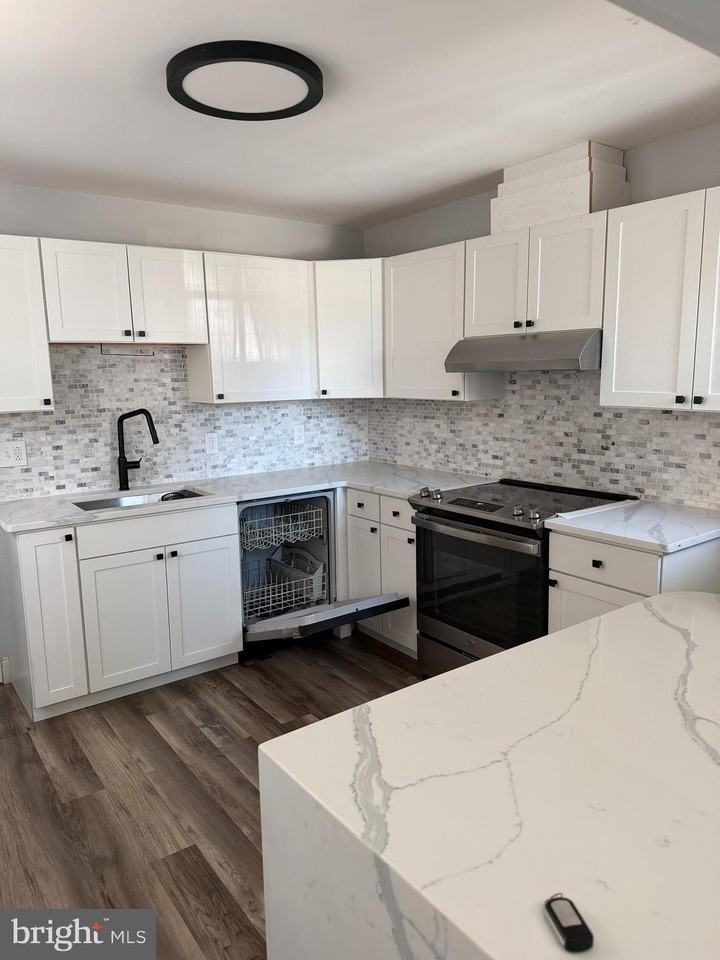 7609 Torresdale Ave - Photo 5 of 27
