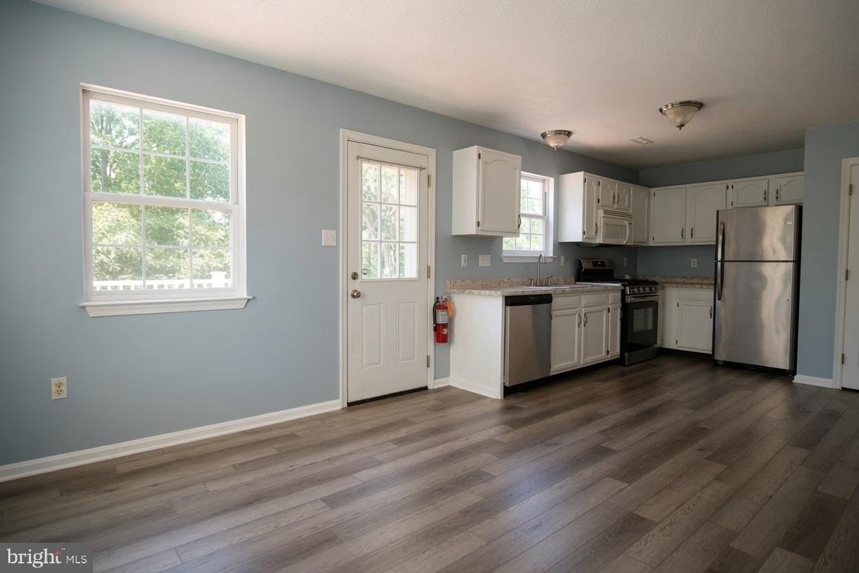 501 Emily Ln - Photo 6 of 23