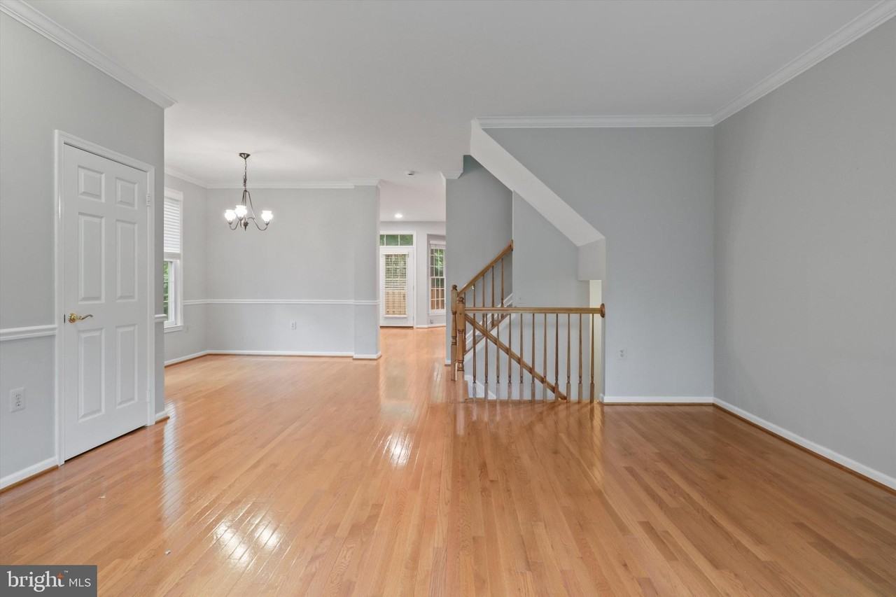 11300 Fairwind Way - Photo 7 of 44