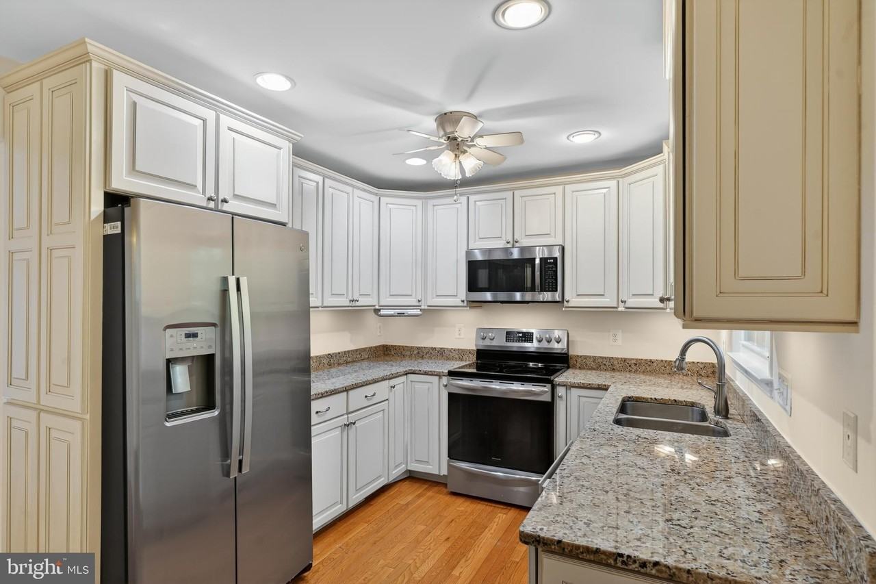 7481 Jayhawk St - Photo 4 of 27