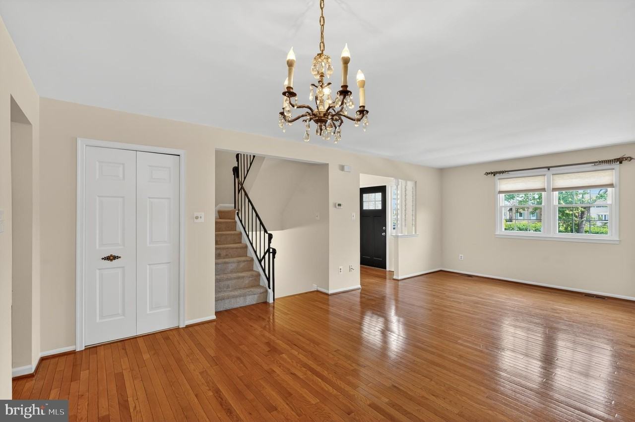 7481 Jayhawk St - Photo 6 of 27