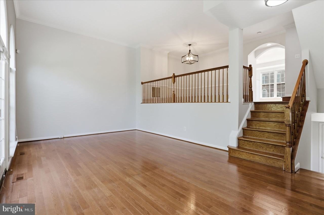 21824 Ladyslipper Sq - Photo 3 of 41