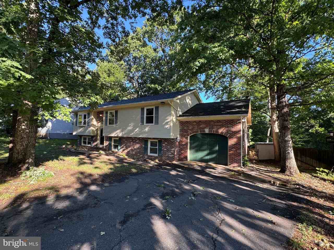 10608 Holleybrooke Dr - Photo 2 of 26