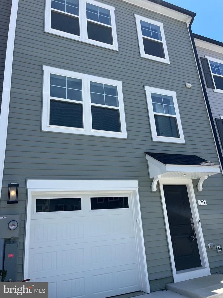 503 Fontana Cir