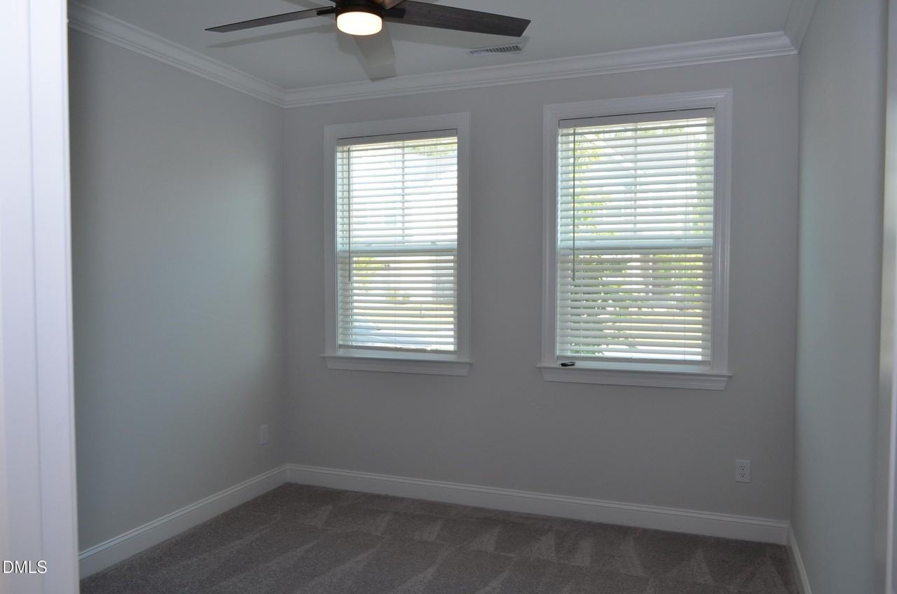 138 Sea Cave Ln - Photo 6 of 40