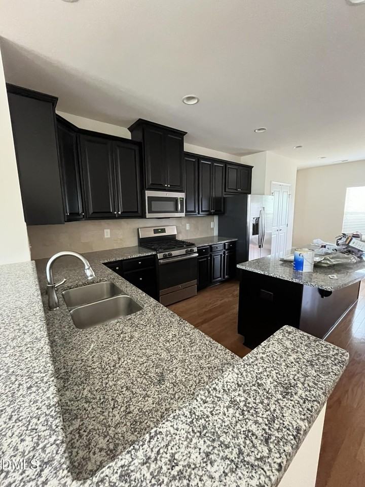 2128 Whitesmith Dr - Photo 5 of 37
