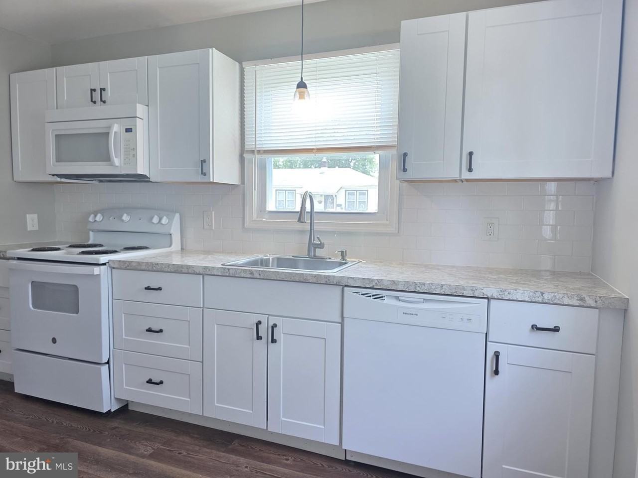 50 Princeton Ave - Photo 4 of 21