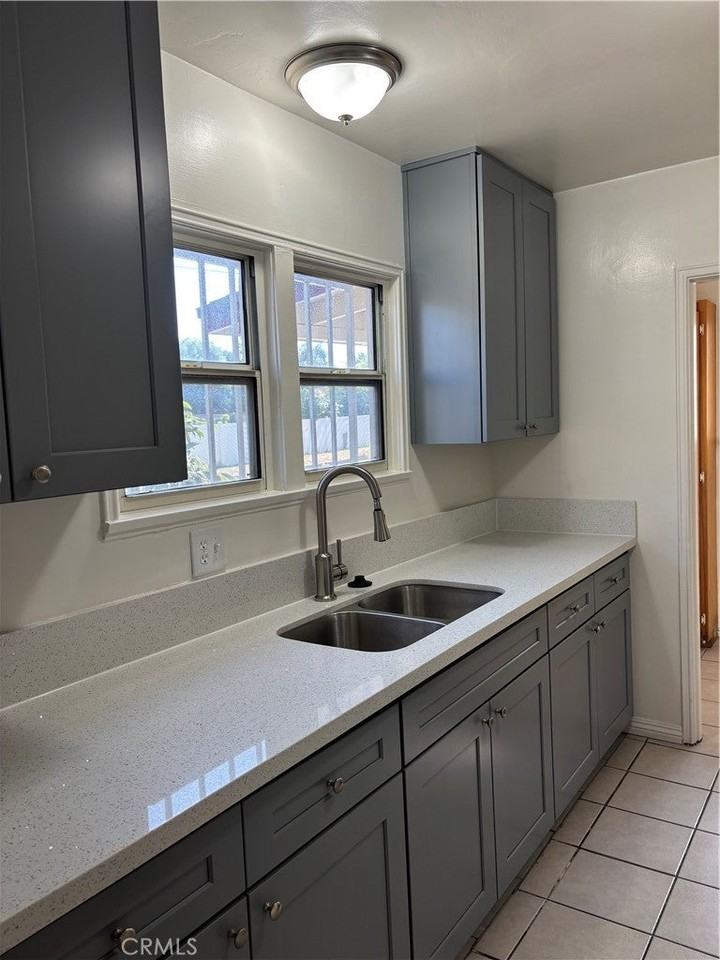 3097 N G St - Photo 4 of 8