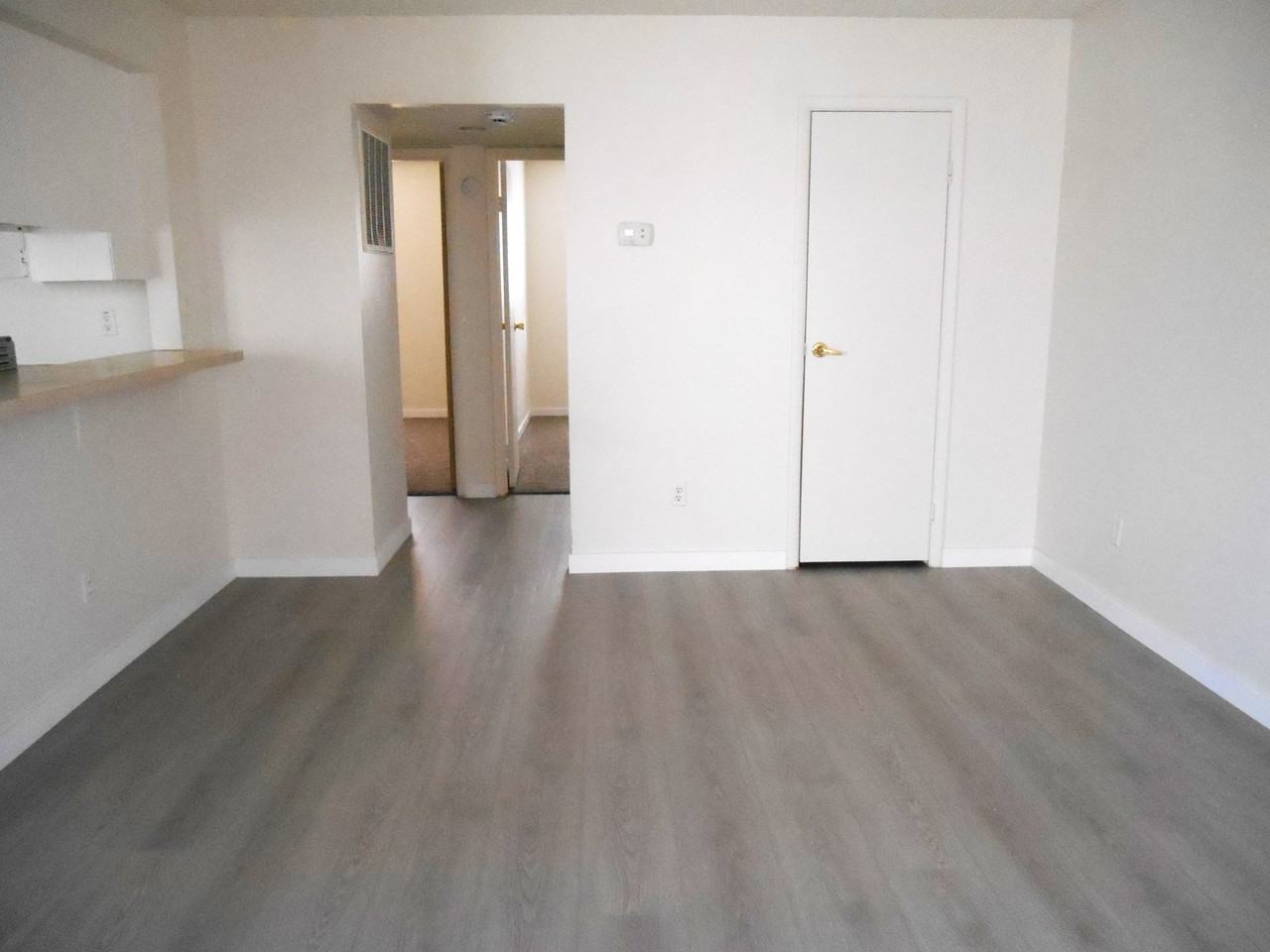 473 Rexford Dr #2 - Photo 4 of 16
