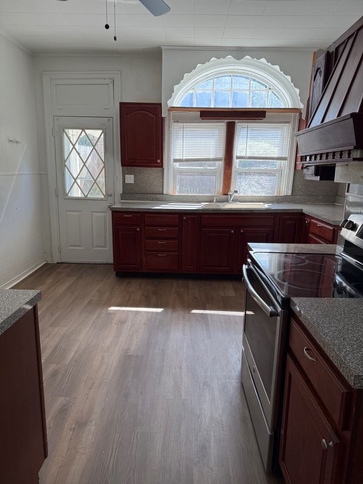 1837 Spencer St #1 - Photo 4 of 38