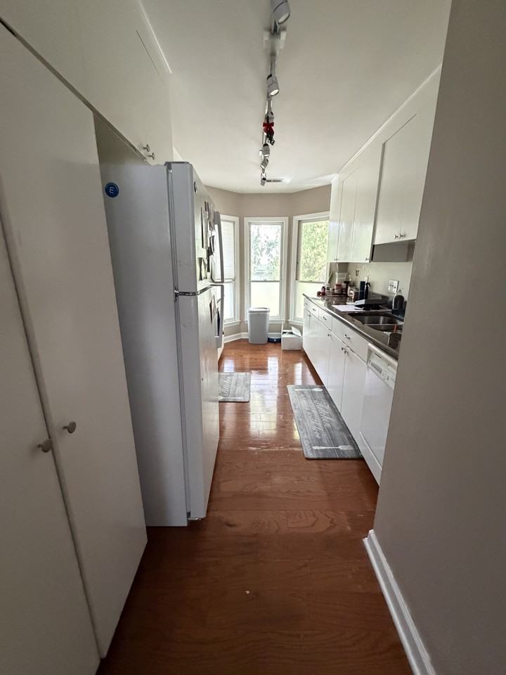 607 Queens Rd #1 - Photo 5 of 13