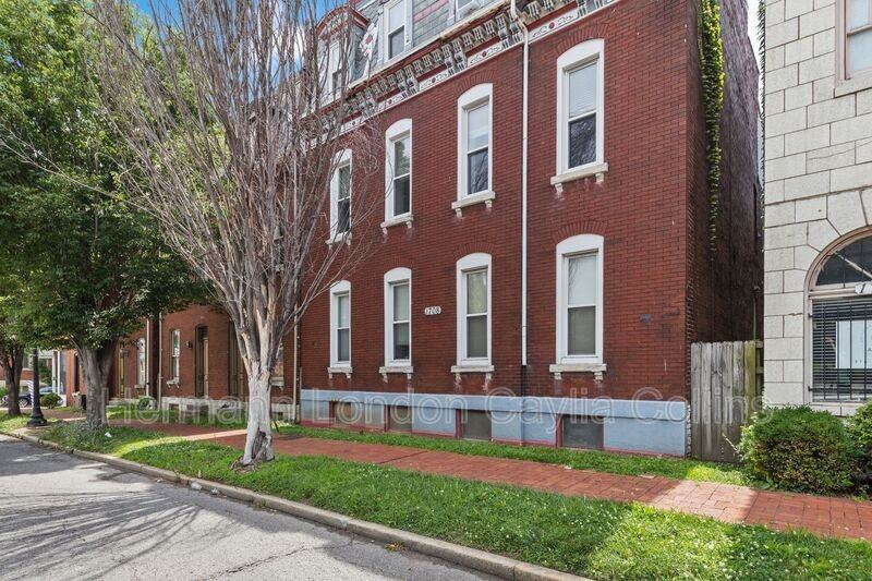 1708 S Tucker Blvd #C