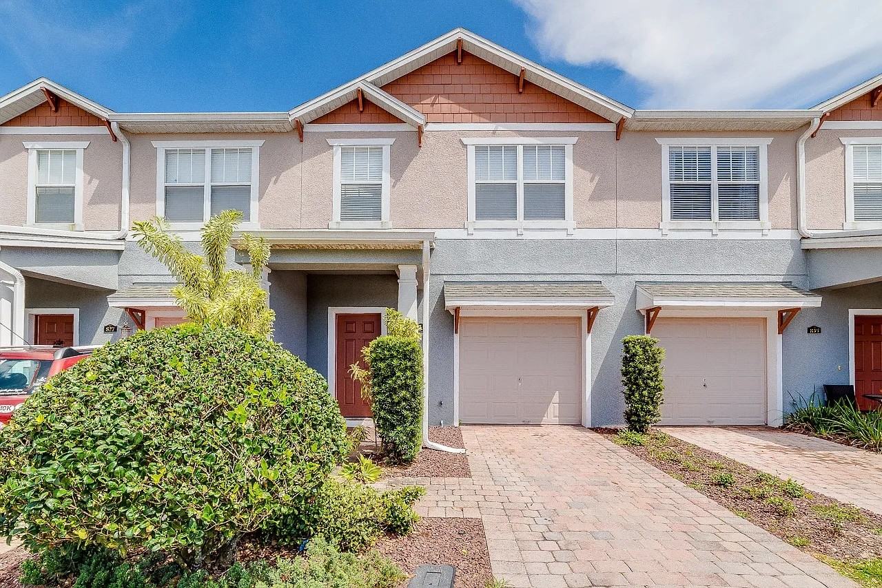 831 Pine Pointe Ln #1