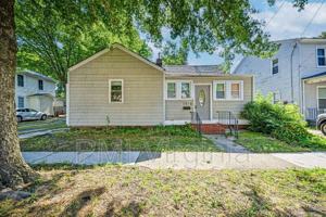 featured image of 1915 Lansing Ave