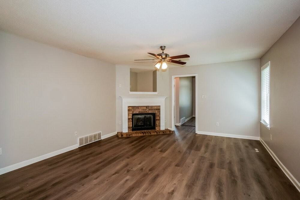 1341 Broadstone Ln - Photo 5 of 17