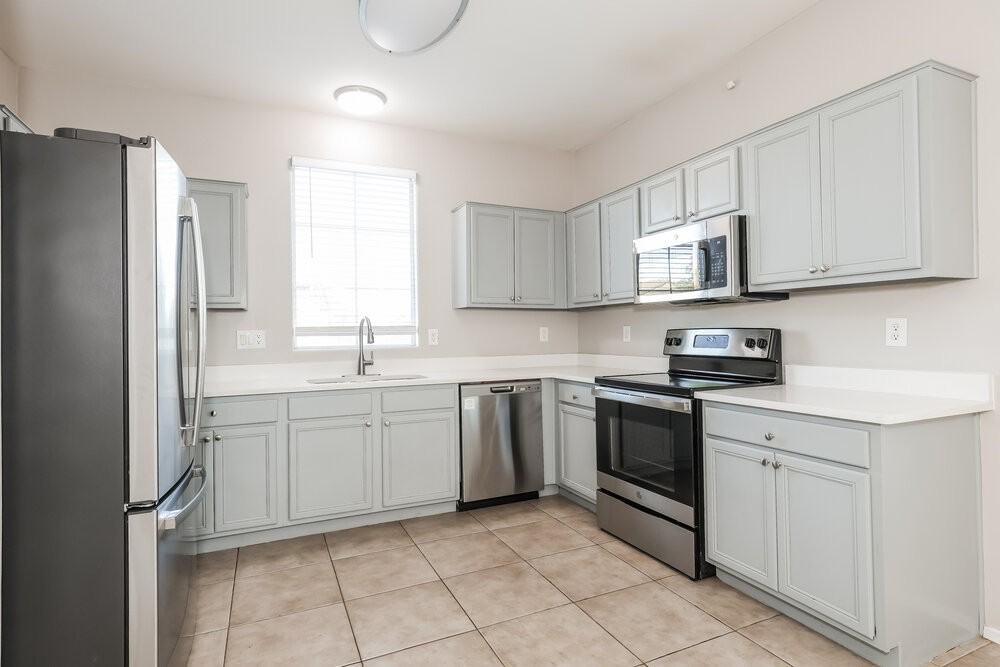 6628 W Monroe St - Photo 5 of 17