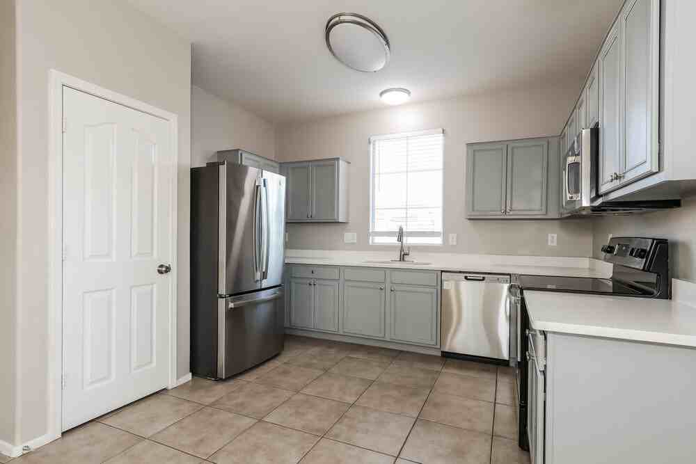 6628 W Monroe St - Photo 6 of 17