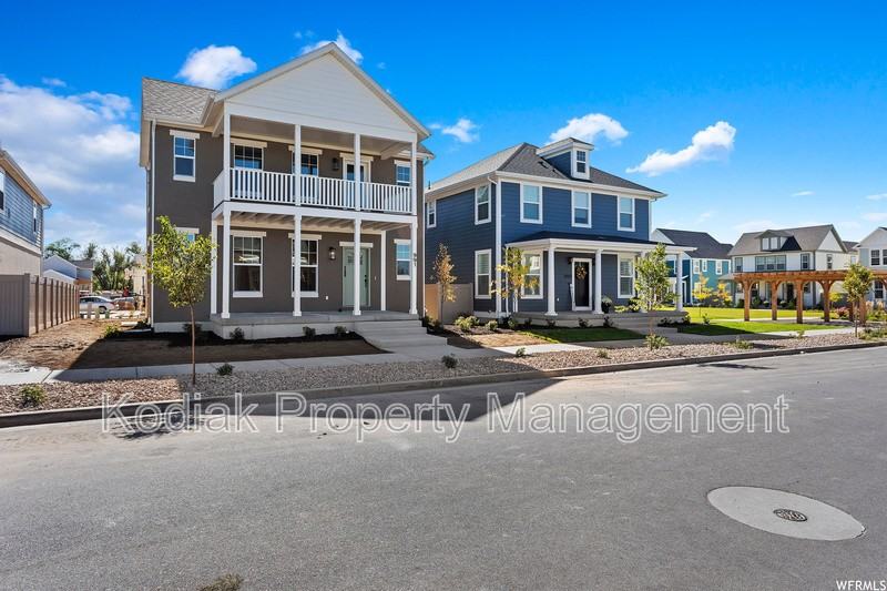 991 W Shoreline Dr - Photo 2 of 32