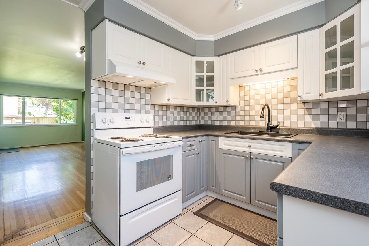 5885 Main St - Photo 2 of 31