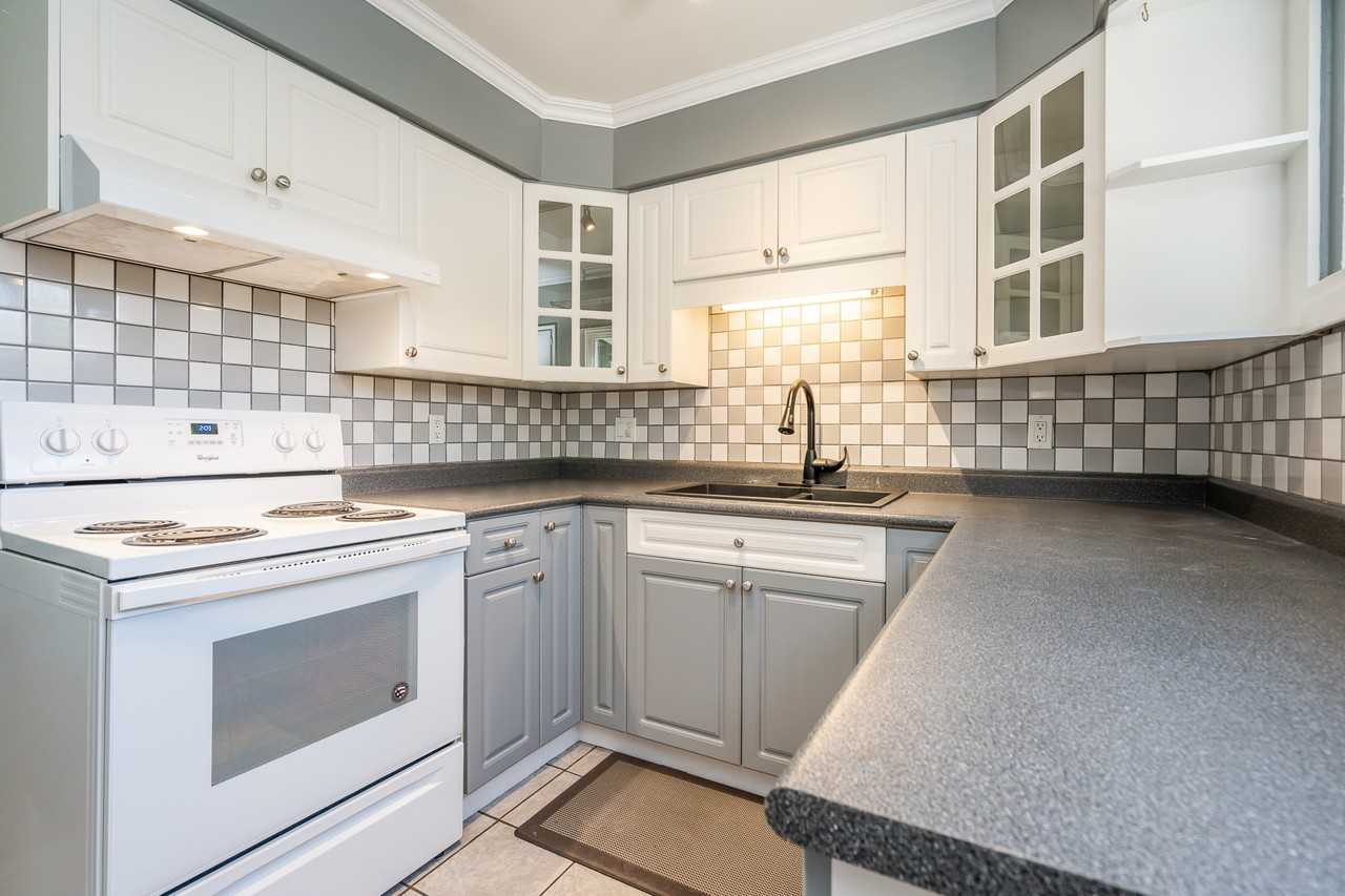 5885 Main St - Photo 4 of 31