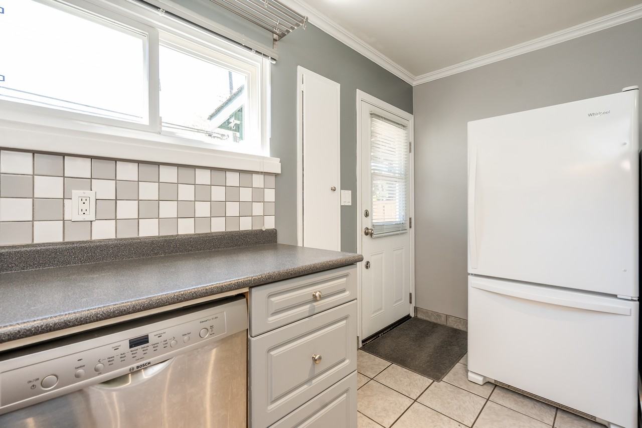 5885 Main St - Photo 6 of 31