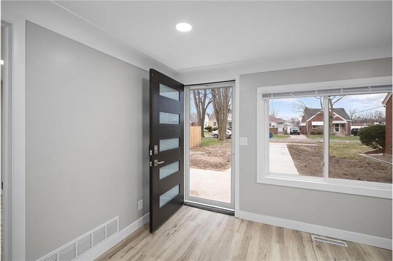 514 Conrad Ave - Photo 3 of 13