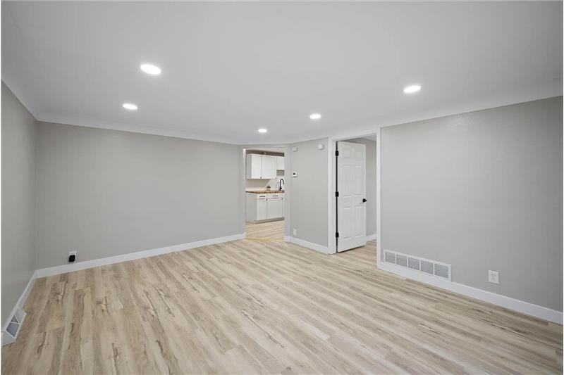 514 Conrad Ave - Photo 4 of 13