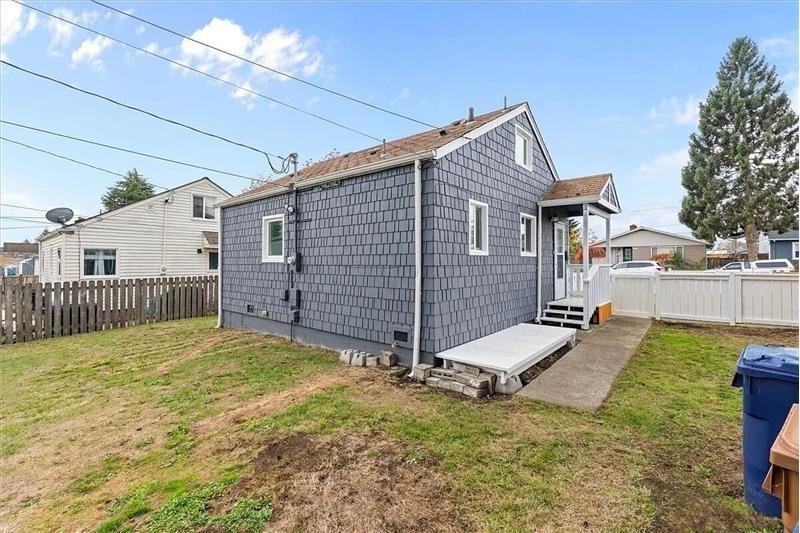 6031 S Oakes St - Photo 3 of 12