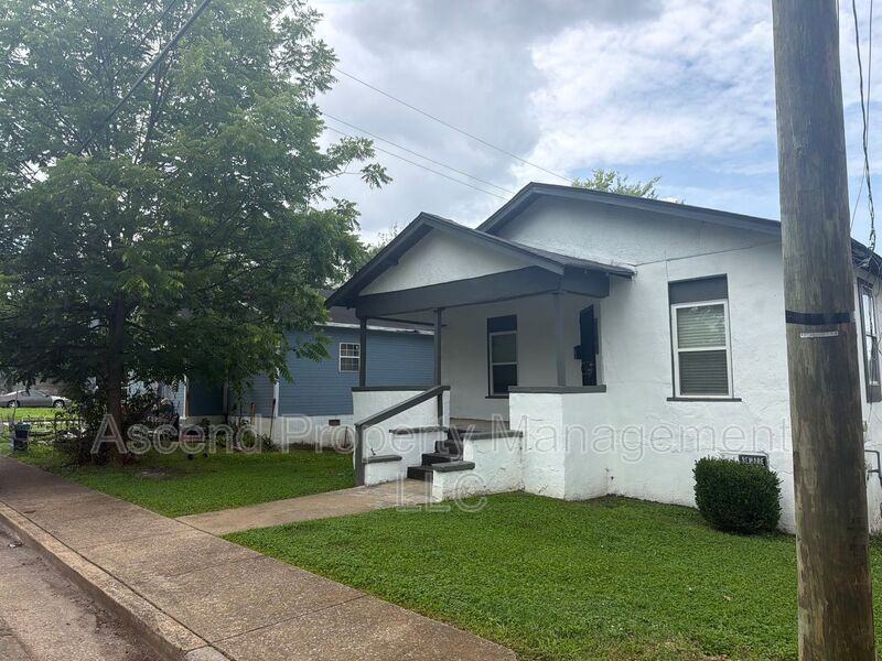 557 N Willow St - Photo 2 of 5