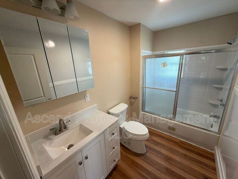 557 N Willow St - Photo 4 of 5