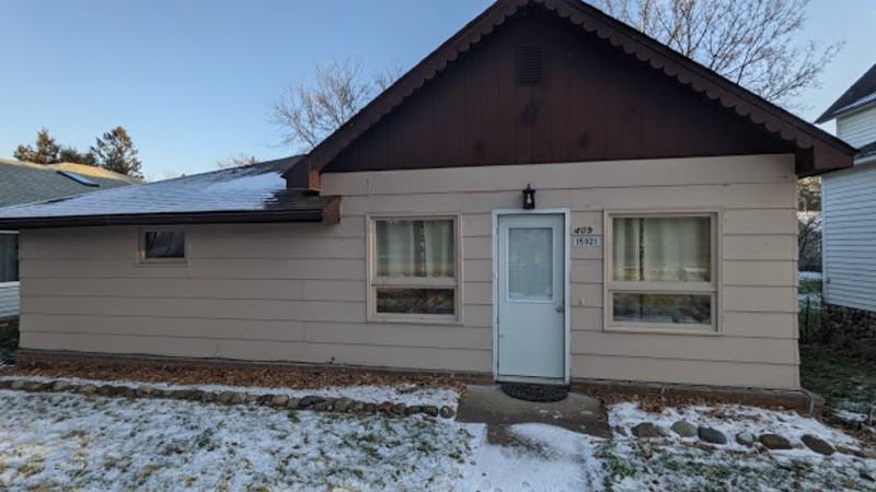 15921 W 3rd St - Photo 2 of 10