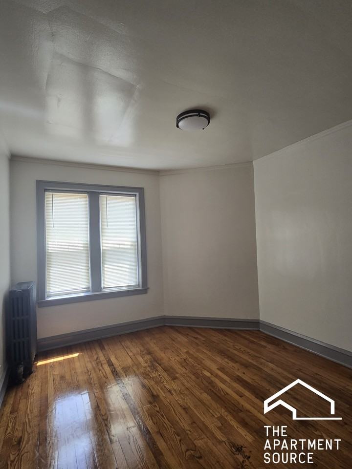 838 N Massasoit Ave #3B - Photo 3 of 10