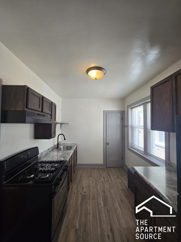 838 N Massasoit Ave #3B - Photo 7 of 10