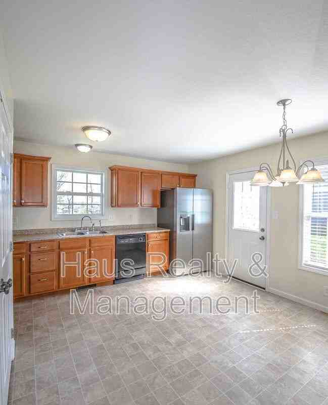 955 Russet Dr - Photo 3 of 29
