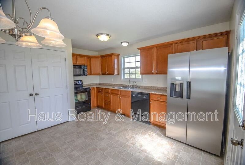 955 Russet Dr - Photo 4 of 29