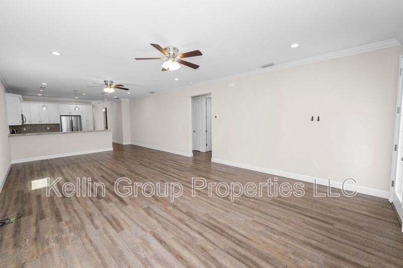 3725 57th Ave N - Photo 3 of 37