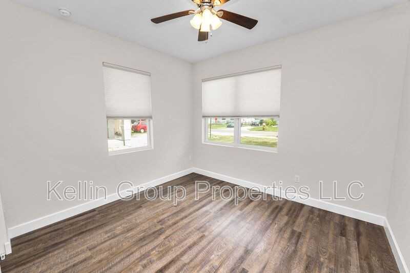 3725 57th Ave N - Photo 4 of 37