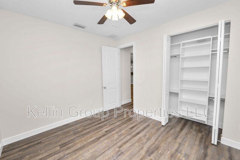 3725 57th Ave N - Photo 5 of 37