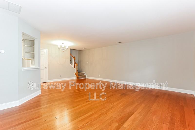 4406 Aberdeen Ln - Photo 4 of 20
