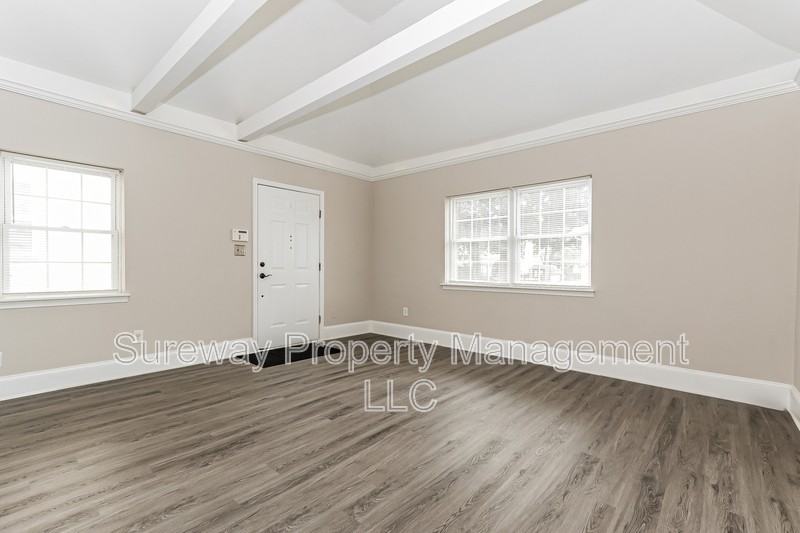 811 Wesley Ave - Photo 2 of 15