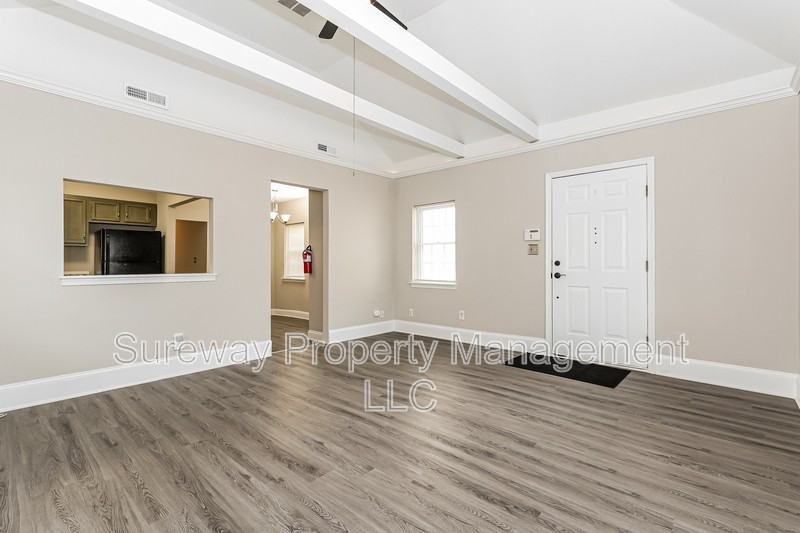811 Wesley Ave - Photo 3 of 15