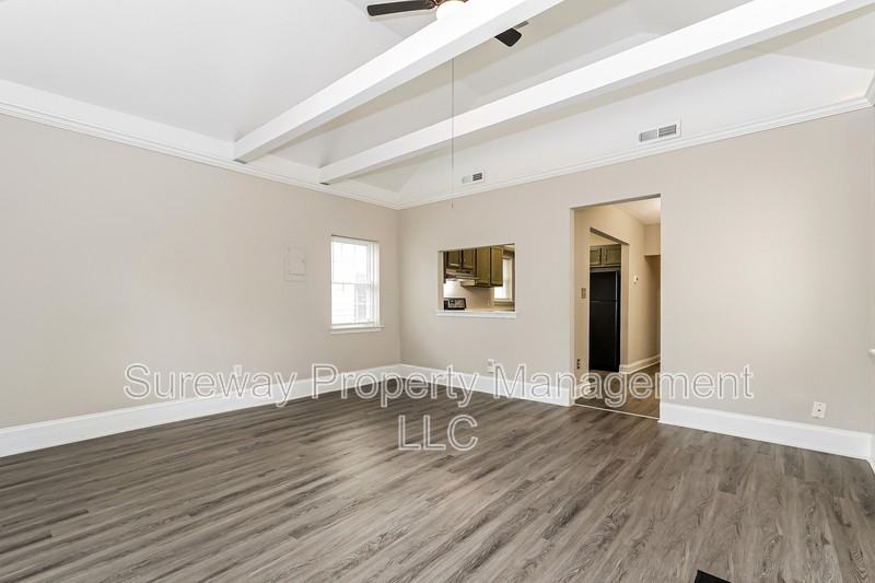 811 Wesley Ave - Photo 4 of 15