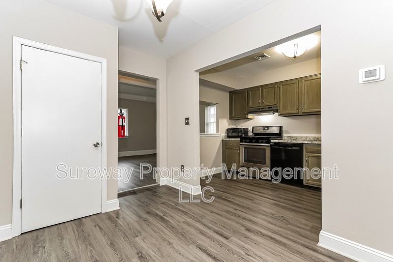 811 Wesley Ave - Photo 5 of 15