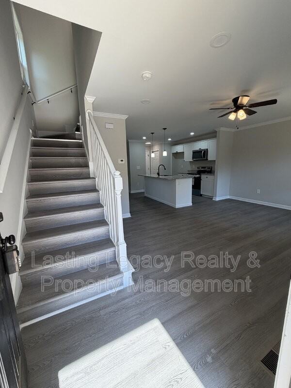 2036 Harrison Ave - Photo 3 of 34