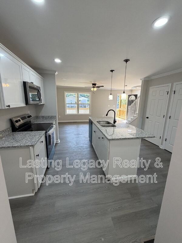 2036 Harrison Ave - Photo 4 of 34