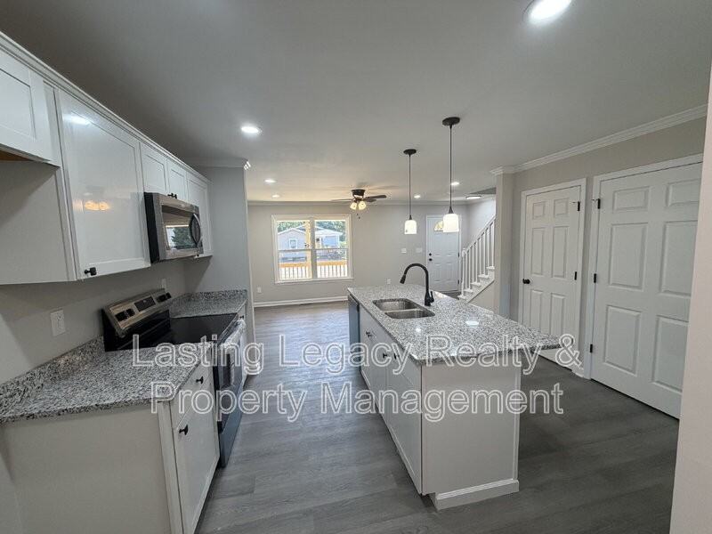 2036 Harrison Ave - Photo 6 of 34