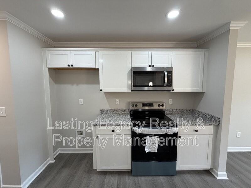 2036 Harrison Ave - Photo 7 of 34