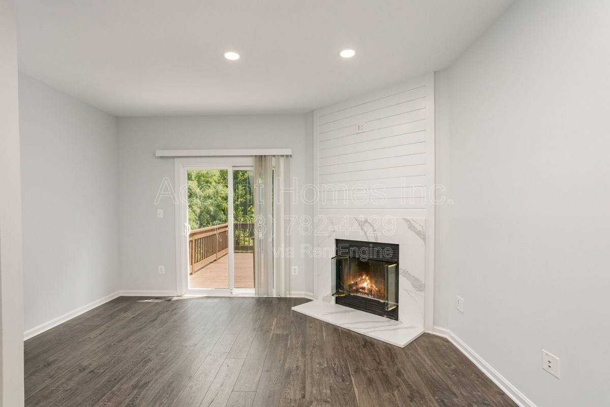 7301 Castleberg Ct - Photo 6 of 10