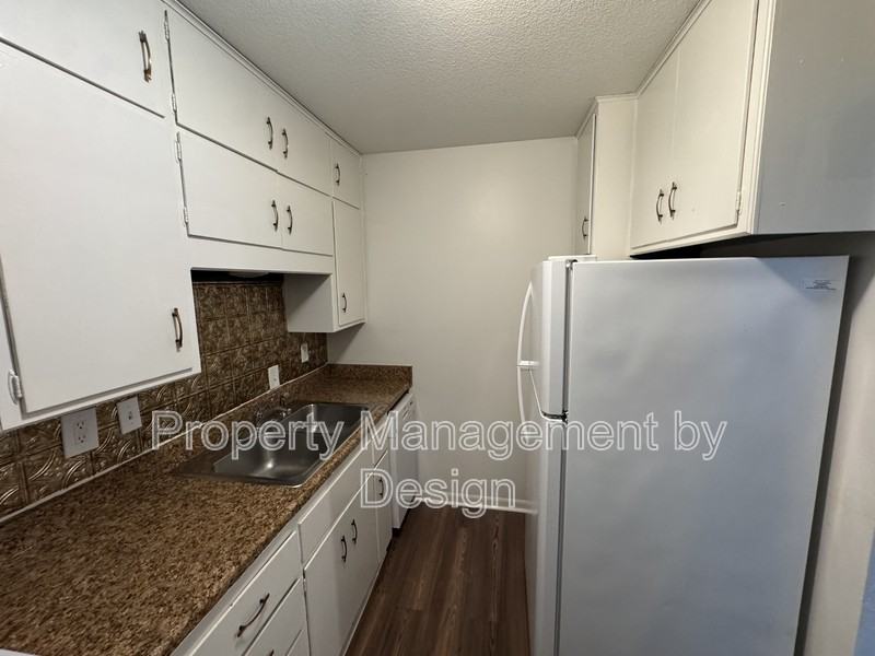 1033 5th St #6 - Photo 4 of 13